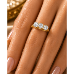 Pre Owned 18ct Diamond Trilogy Ring ZB798